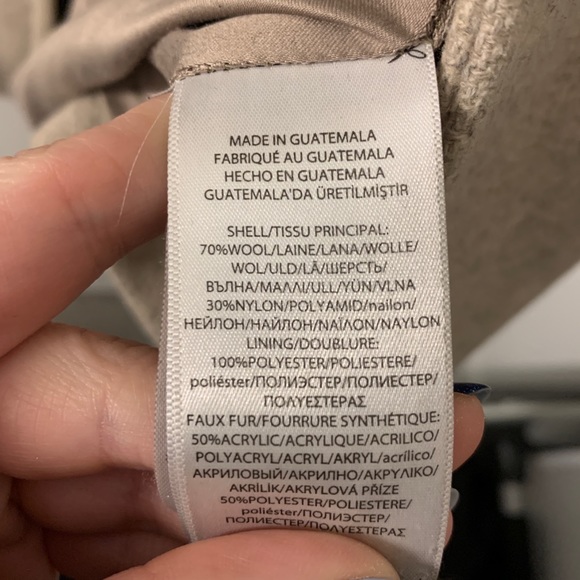 Ralph Lauren wool blend winter coat. Gorgeous beige wool with a faux fur hood - Picture 5 of 6